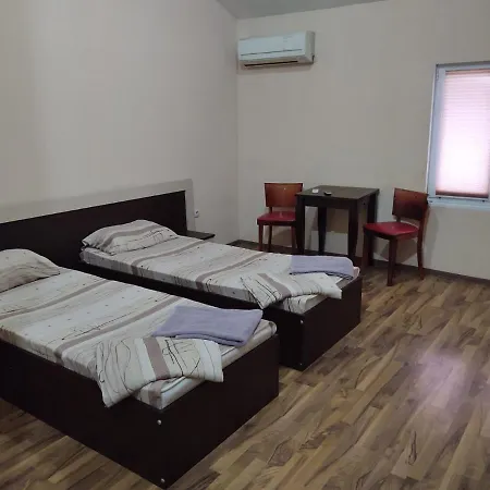 Hostel Brestnik